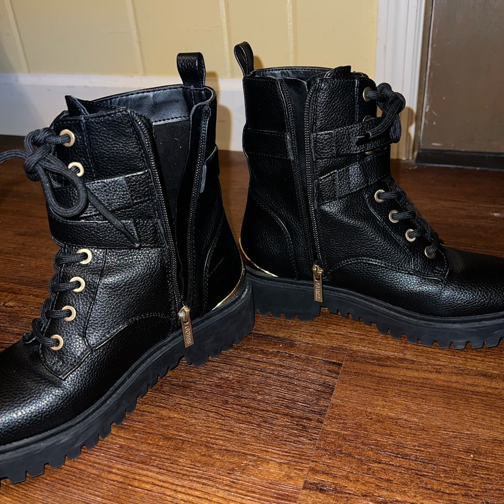 Guess Black Leather Gold Accent Lace Up Zip Moto Combat Ankle Boots Size 6.5 - Picture 9 of 13